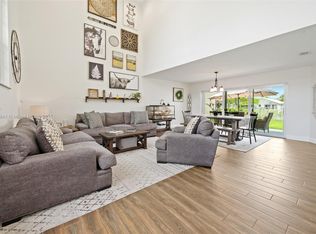 10596 SW 12th Mnr, Pembroke Pines, FL 33025