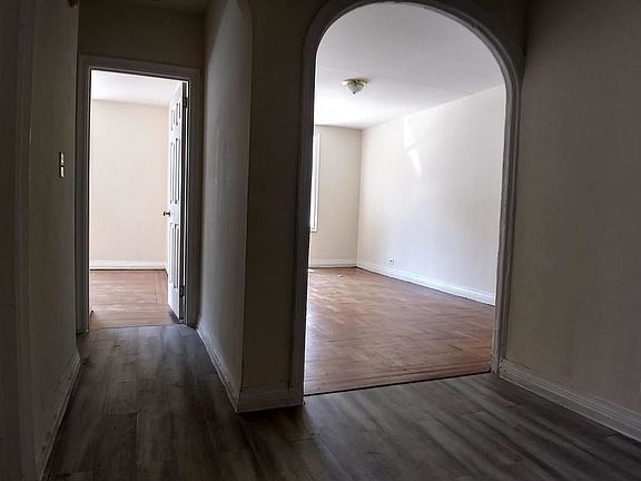 3rd image of 34-20 Parsons Blvd #H1