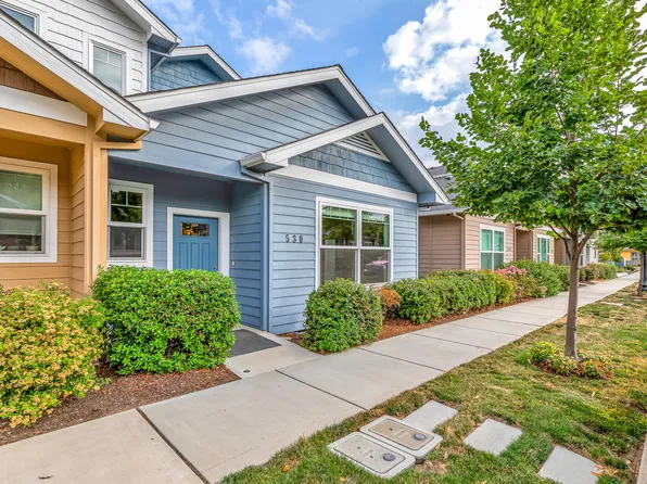 530 Blue Moon Dr, Central Pt, OR 97502