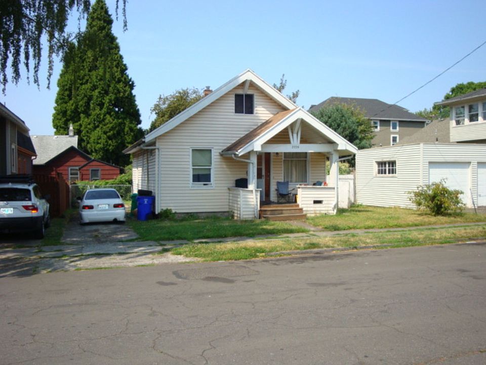 2nd image of 2725 SE 25th Ave