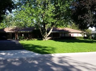 370 Parkside Dr, Sycamore, IL 60178
