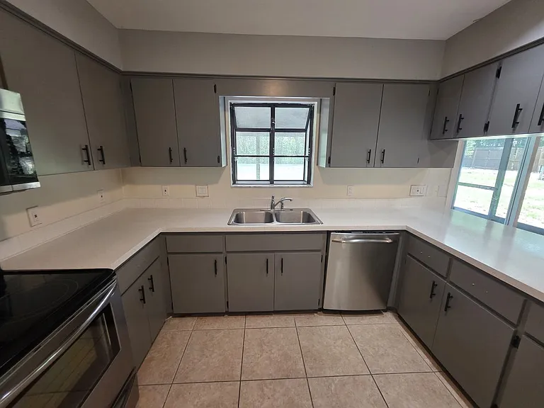 619 Knowles Rd — Photo 7