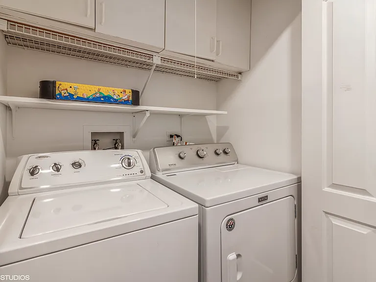 2043 University Dr — Photo 9