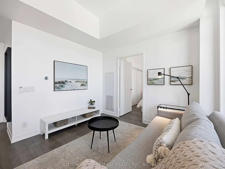 270 Dufferin St #902 — Photo 13