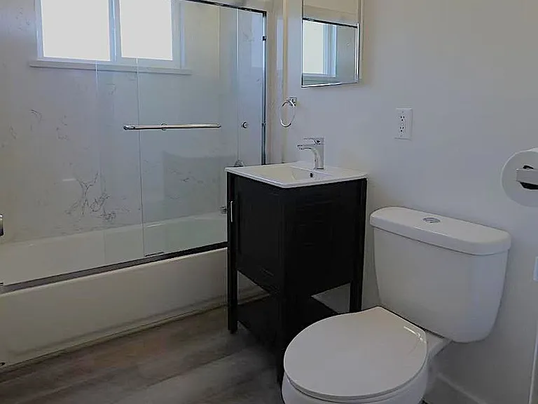 $2,695/month Renovated 2BR/1BA in Prime Berkeley Location (Available Now) — Photo 6