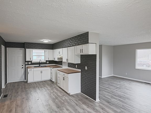 5th image of 4155 N Downes Dr