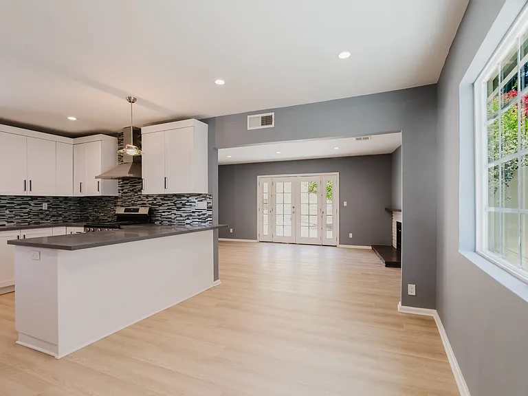 9540 Debra Ave — Photo 11