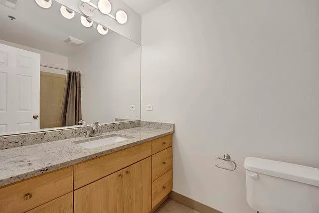 525 W Superior St #322 — Photo 15
