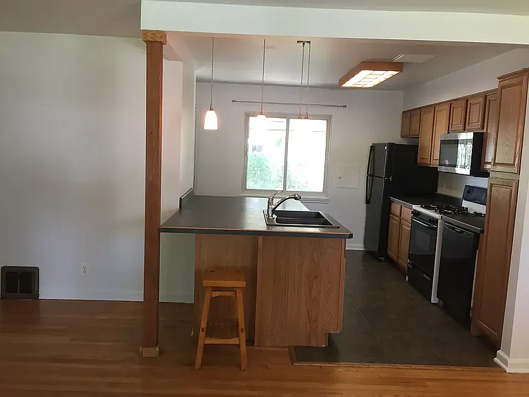2256 Geneva St — Photo 9