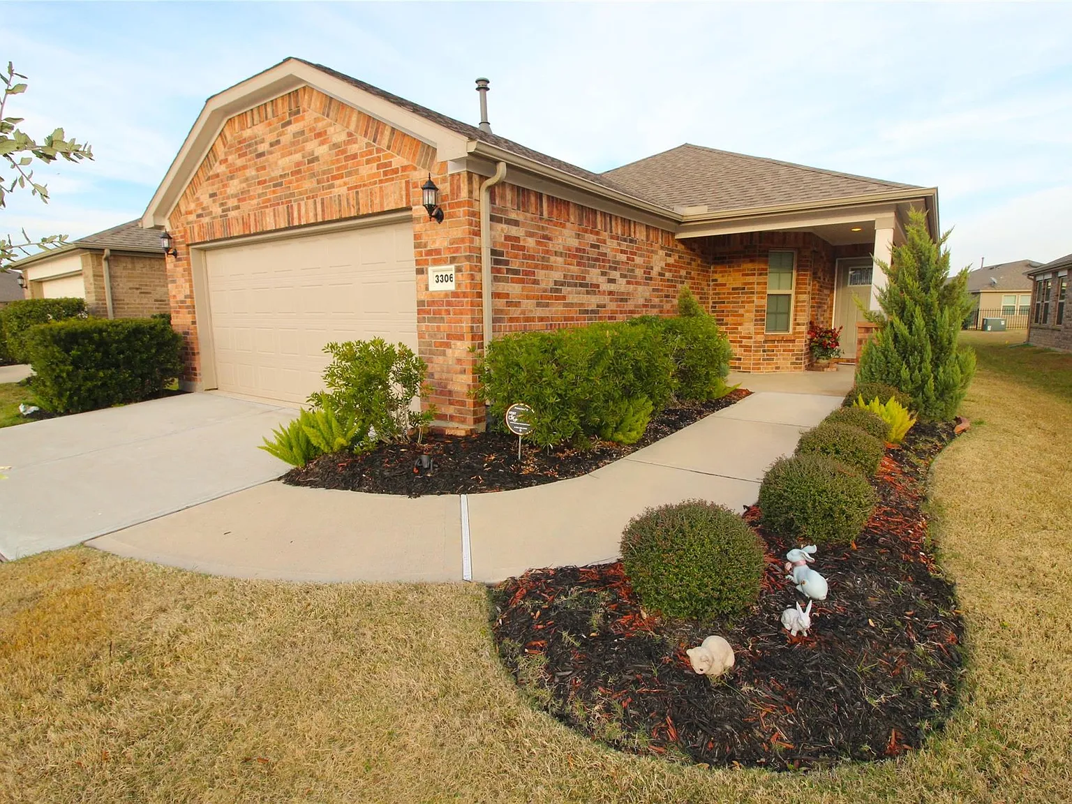 3 bed, 2.0 bath, 1463 sqft, $1,960 — Photo 1