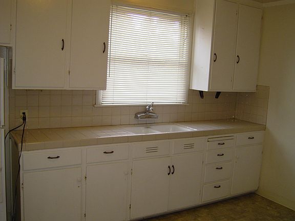 5th image of 182 Poplar Ave