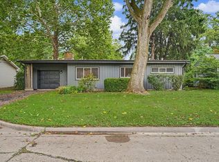 1612 Chevy Chase Dr, Champaign, IL 61821