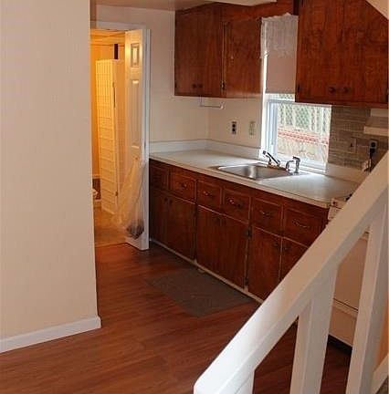 5th image of 103 Diamond St