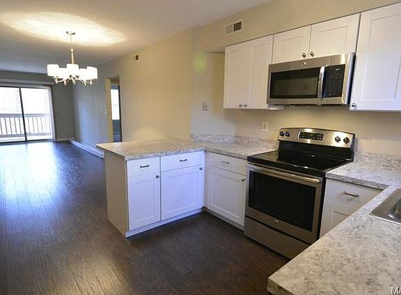 5th image of 7021 Green Tee Ct APT B