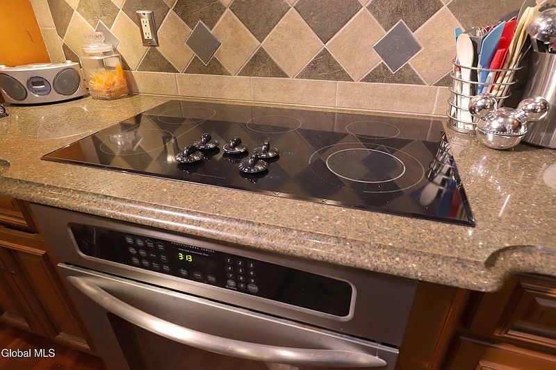 5th image of 2387 Hickory Hill Road
