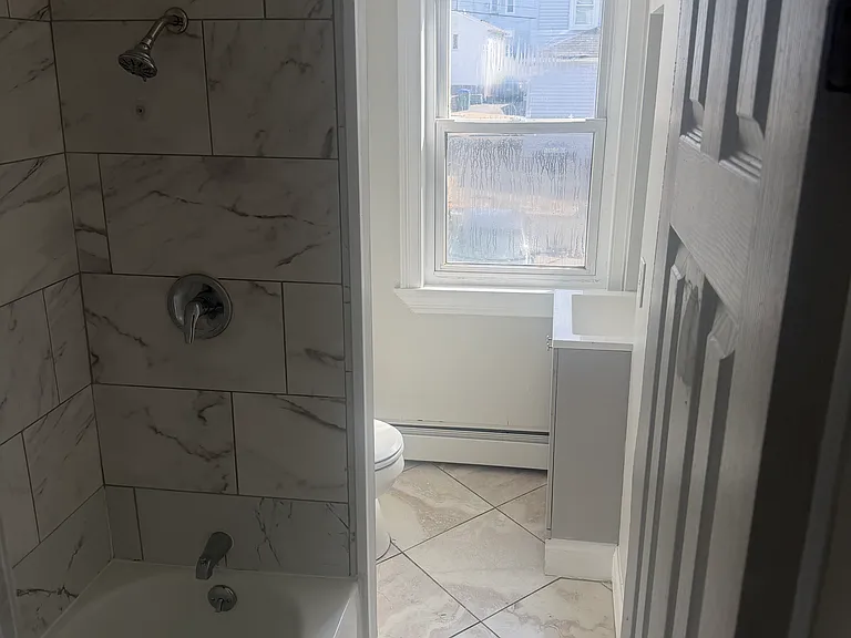 25 Hillhurst Ave #2R — Photo 4