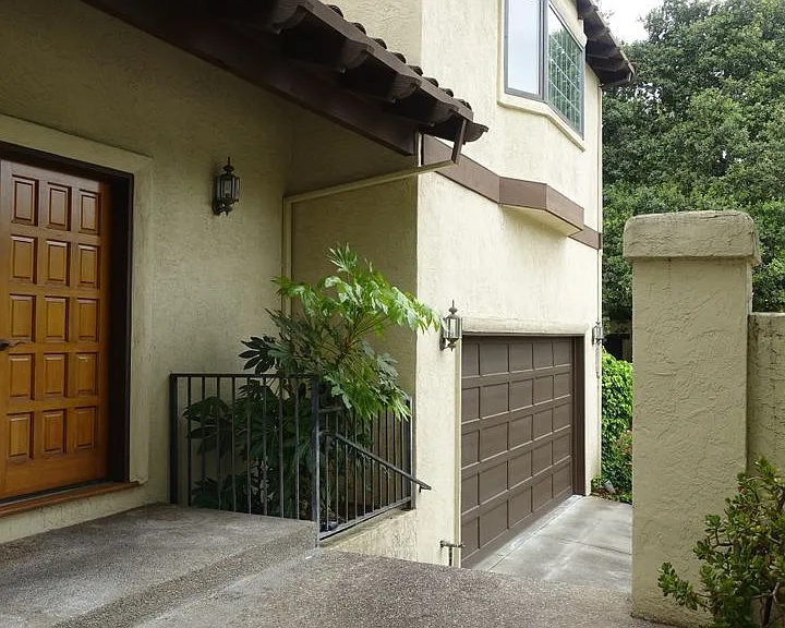 455 Old Oak Ct — Photo 2