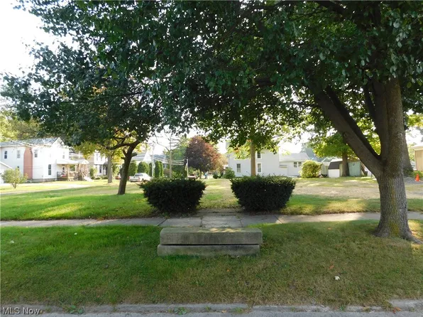 239 S Eagle St, Geneva, OH 44041