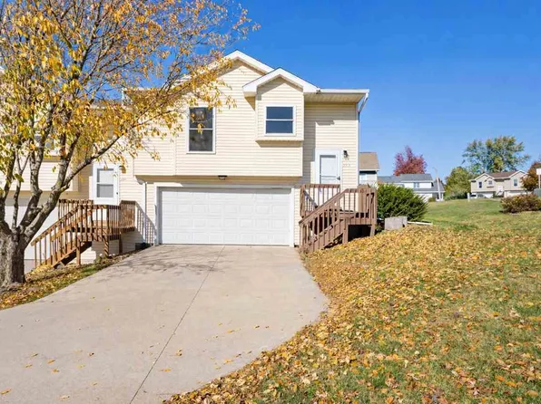 2213 9th St, Coralville, IA 52241