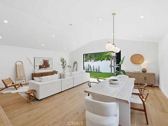 4th image of 17420 Collins St