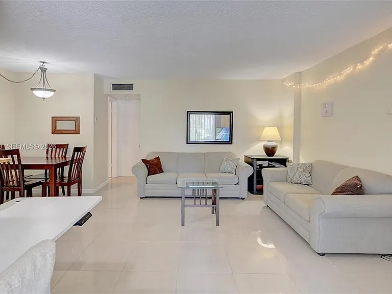 1040 SE 4th Ave #128 — Photo 5