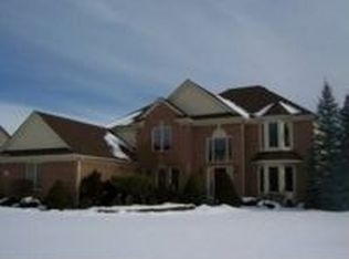 1415 Lakeview Dr, Rochester Hills, MI 48306