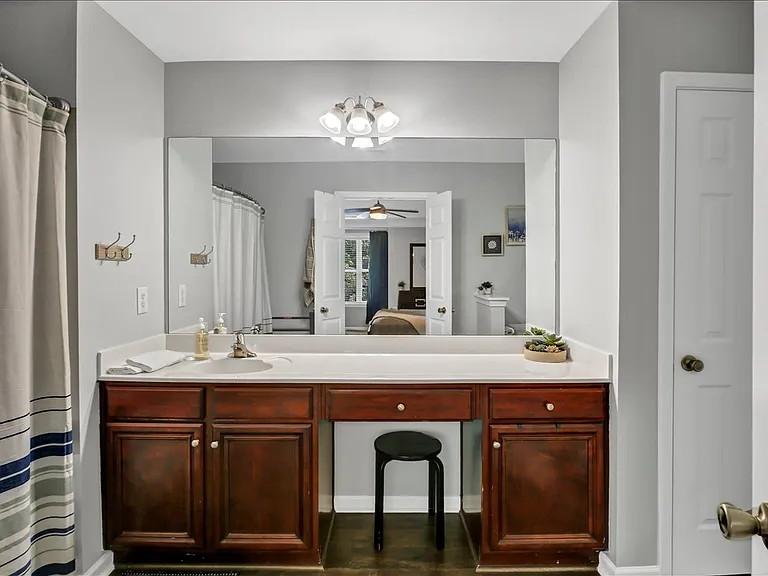 114 Creighton Ln — Photo 11
