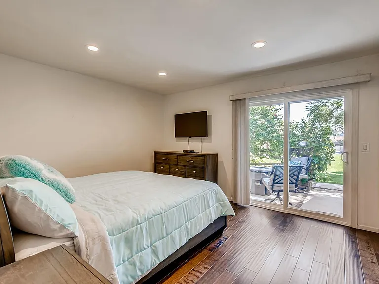 957 La Bonita Dr — Photo 8