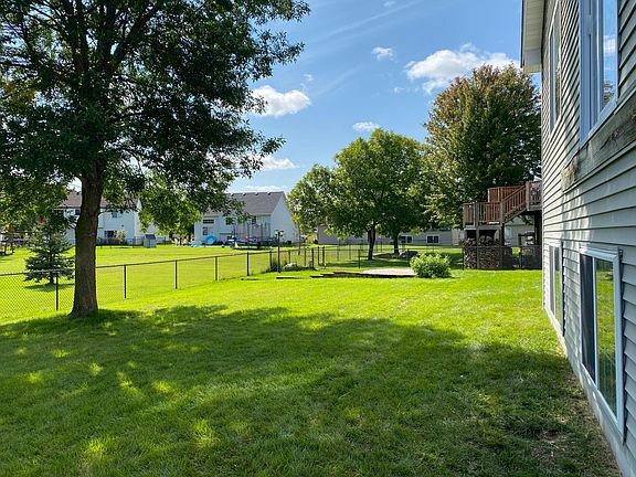3rd image of 1212 Oak St