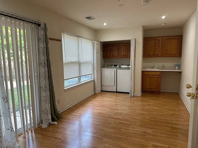 1123 Shorewood Ct — Photo 7