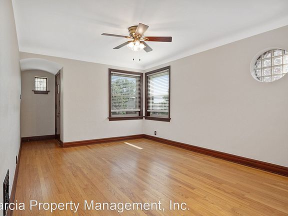 3rd image of 4154 Fairview Ave