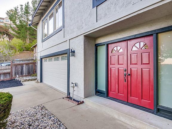 2nd image of 24 Chateau Ct