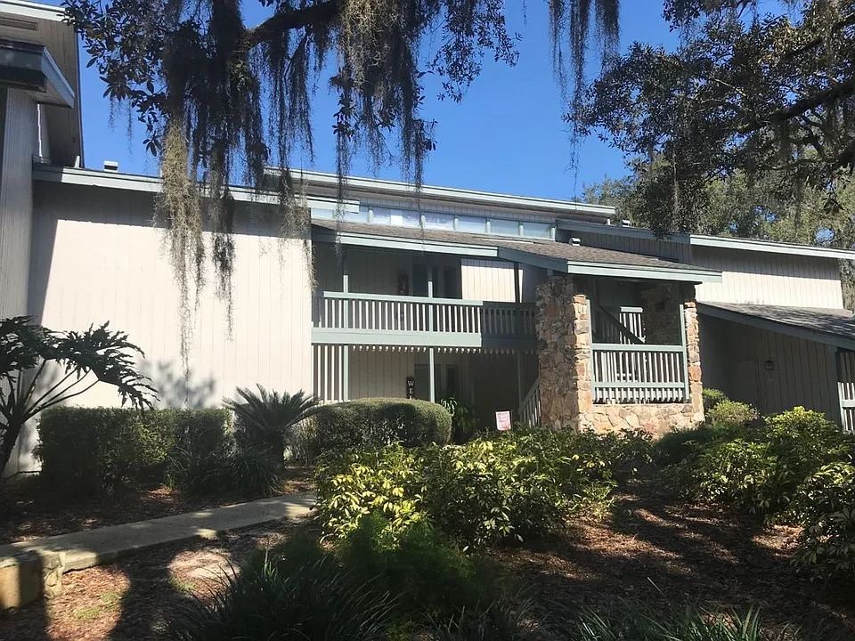 3097 Camelot Dr