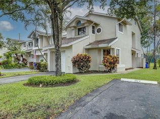 1924 Discovery Cir, Deerfield Beach, FL 33442