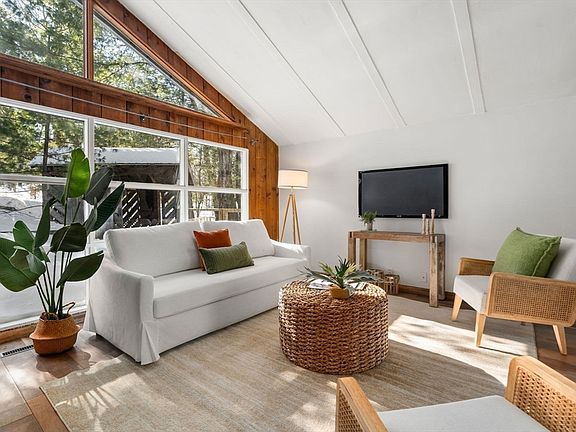 4th image of 77 Old County Rd