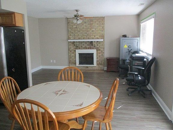 3rd image of 104 Allison Ln