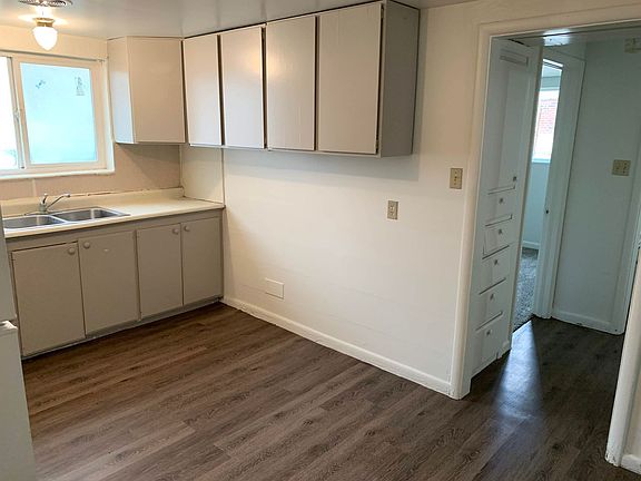 3rd image of 110 S Orchard Dr APT 3