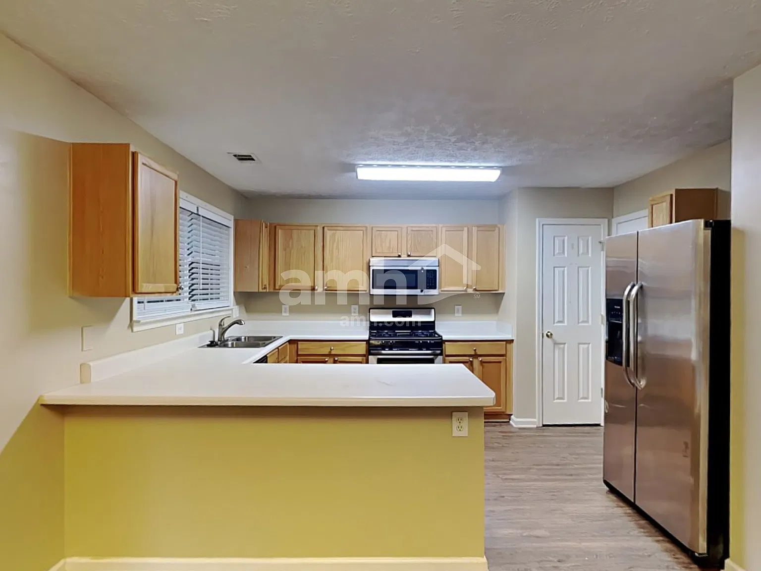 4 bed, 2.5 bath, 1984 sqft, $2,275 — Photo 3