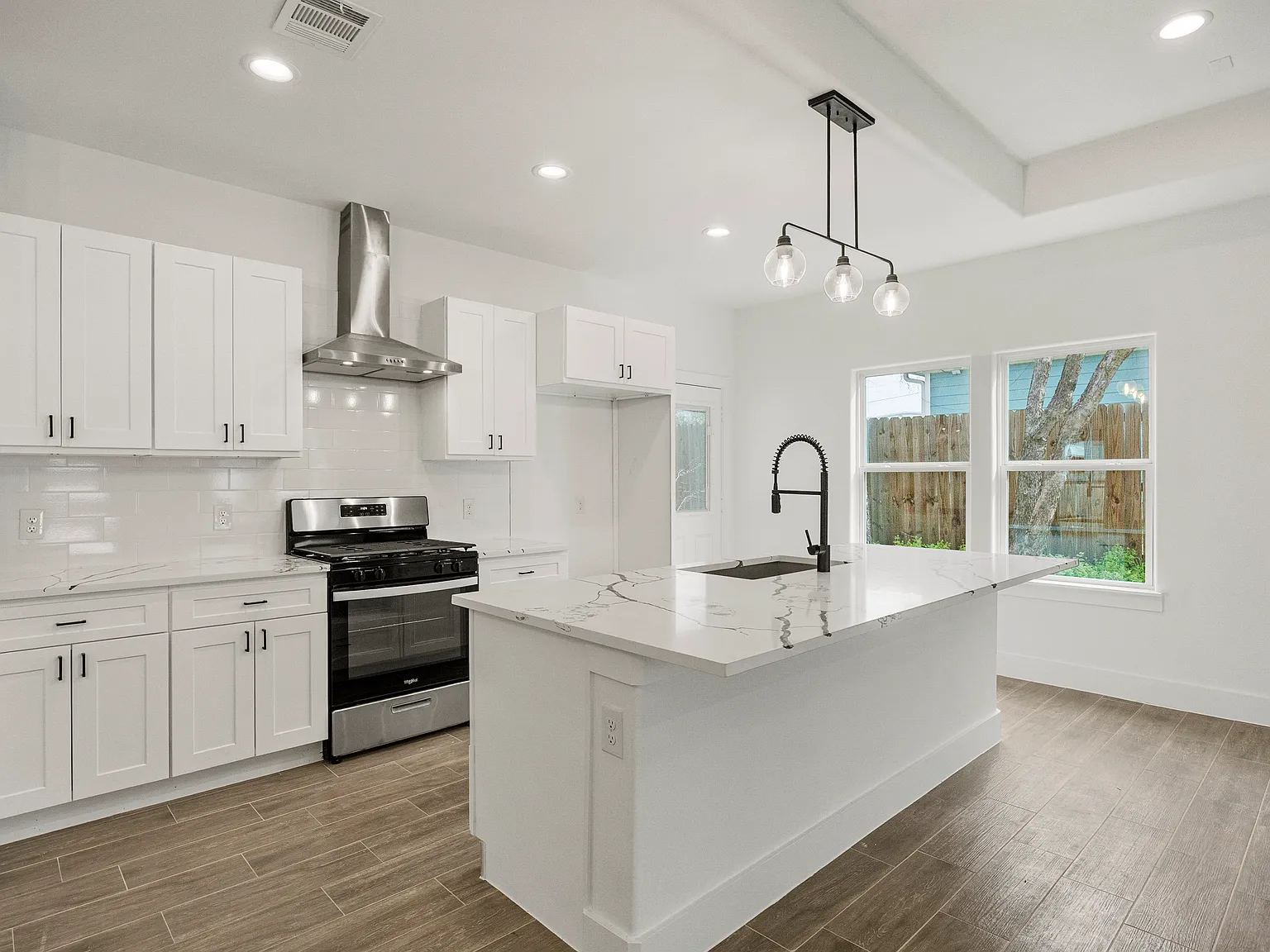 3 bed, 1246 sqft, $2,000 — Photo 3