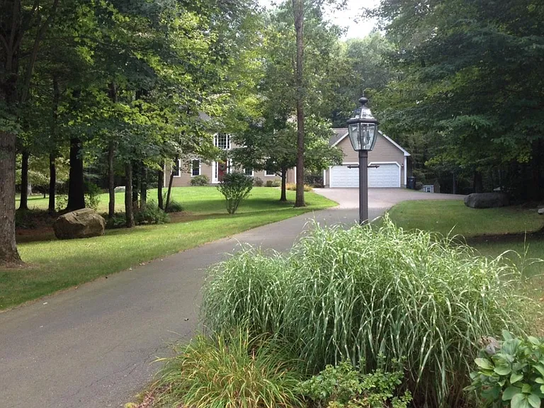 14 Emily Ln — Photo 4