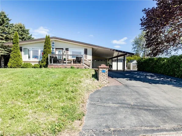 27 Richard Ave, Bouctouche, NB E4S 3T1