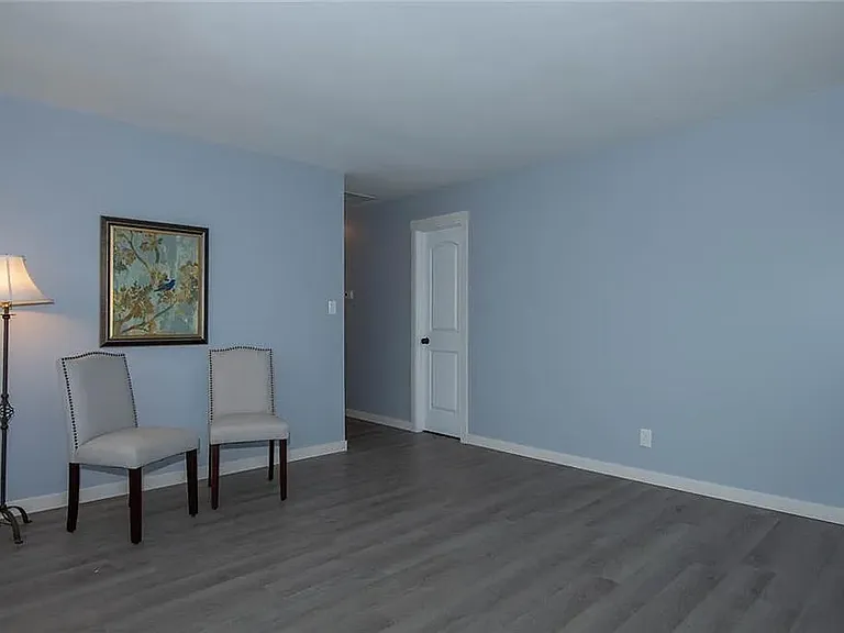 731 Worcester Ave — Photo 5