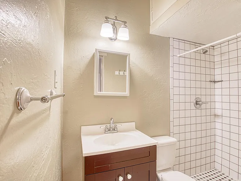 521 E University Blvd #4 — Photo 9