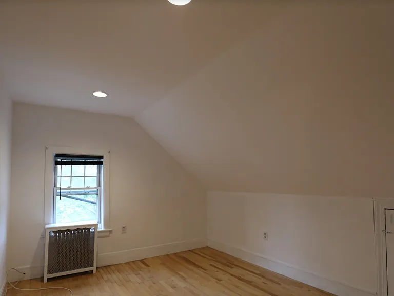 21 Lothrop St #2B — Photo 2