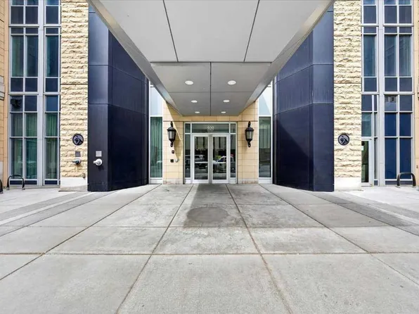 930 S 6th Ave SW #1206, Calgary, AB T2P 1J3