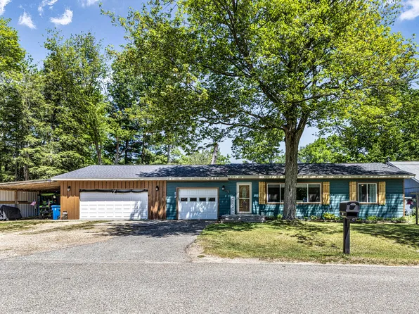 408 Beech St, Houghton Lake, MI 48629