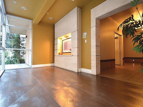 3rd image of 130 S Mentor Ave #18