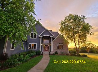 811 Black Squirrel Ct, Hubertus, WI 53033