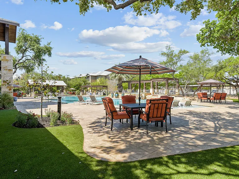 Platinum Shavano Oaks — Photo 9