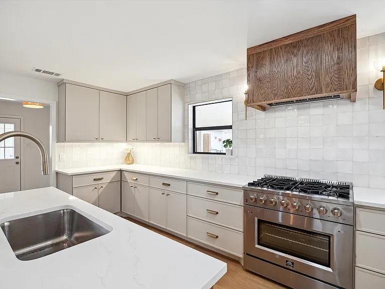 7715 Twin Hills Dr — Photo 14